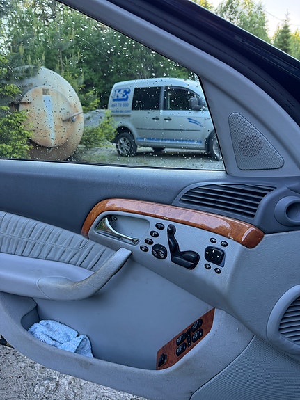 Mercedes-Benz S320 9 of 14