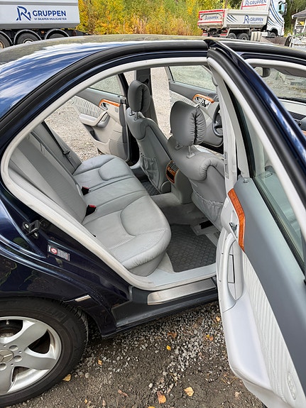 Mercedes-Benz S320 12 of 14