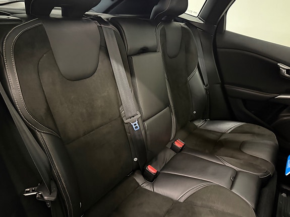 Volvo V40 24 of 30