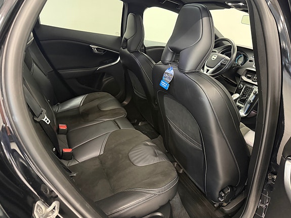 Volvo V40 25 of 30