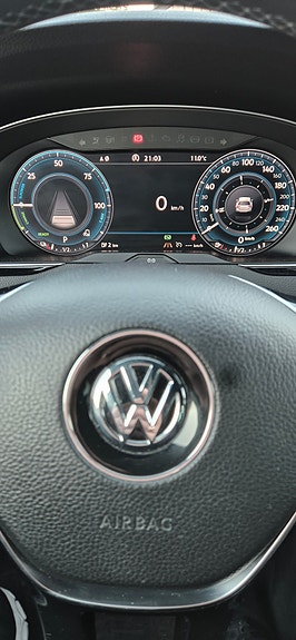 Volkswagen Passat 16 of 19
