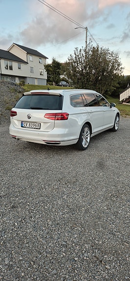 Volkswagen Passat 5 of 19