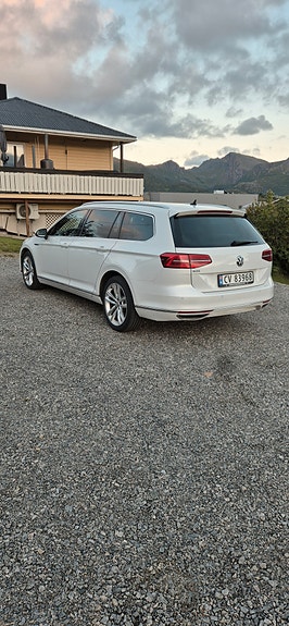 Volkswagen Passat 4 of 19
