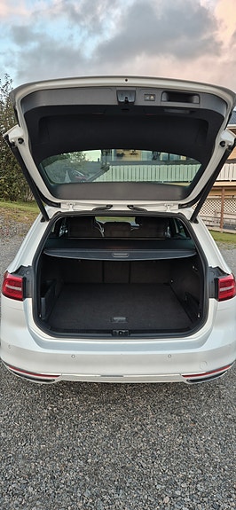Volkswagen Passat 10 of 19