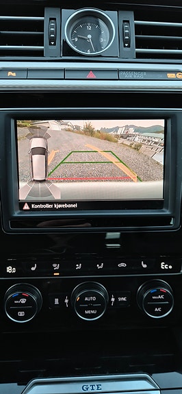 Volkswagen Passat 17 of 19