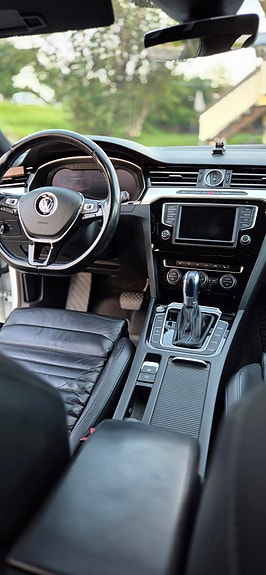 Volkswagen Passat 12 of 19