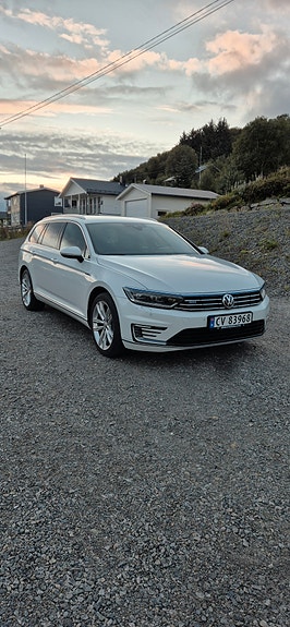 Volkswagen Passat 3 of 19