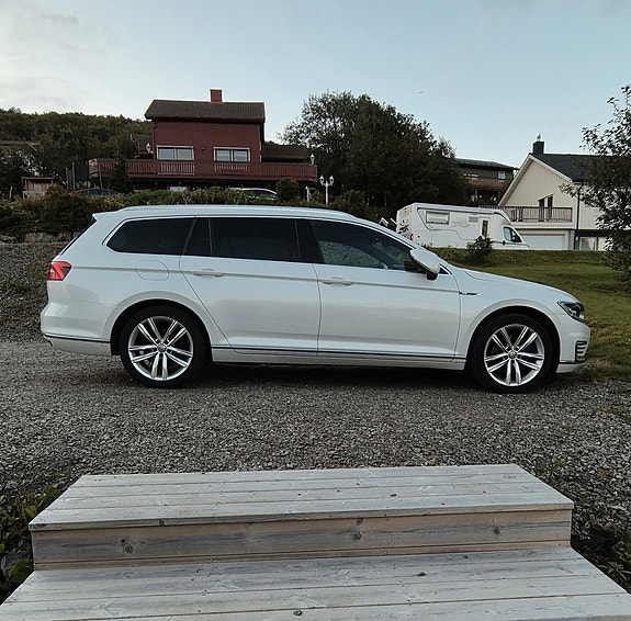 Volkswagen Passat 7 of 19