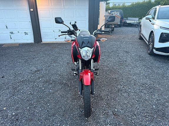 Honda CB 125F 2 of 9