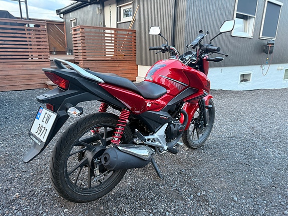 Honda CB 125F 4 of 9