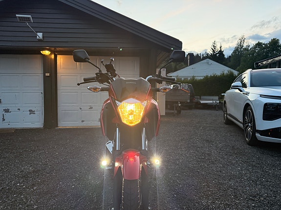 Honda CB 125F 6 of 9
