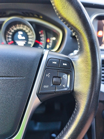 Volvo V40 Cross Country 18 of 30