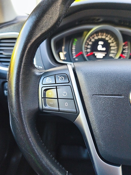 Volvo V40 Cross Country 17 of 30