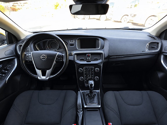 Volvo V40 Cross Country 14 of 30