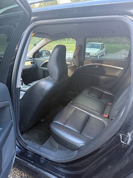 Volvo V70 8 of 13