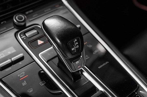 Porsche Panamera 4 18 of 30