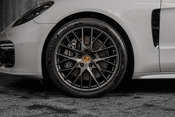 Porsche Panamera 4 13 of 30