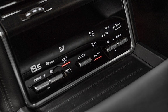 Porsche Panamera 4 26 of 30