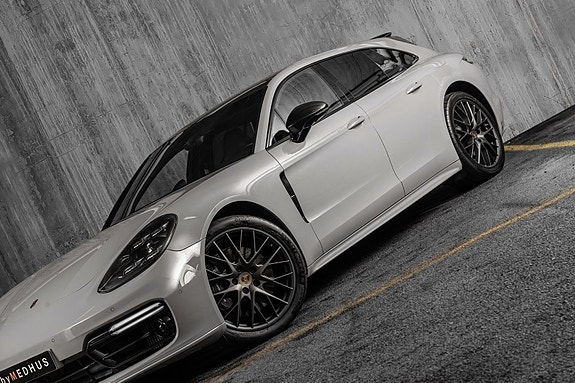 Porsche Panamera 4 12 of 30