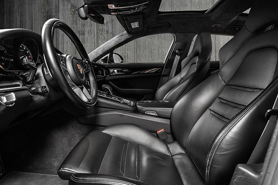 Porsche Panamera 4 16 of 30