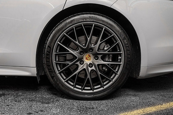 Porsche Panamera 4 14 of 30