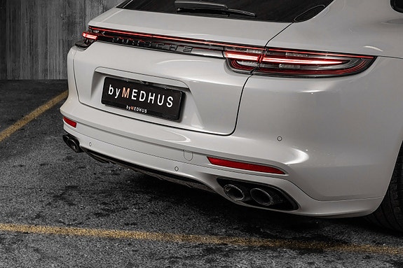 Porsche Panamera 4 9 of 30