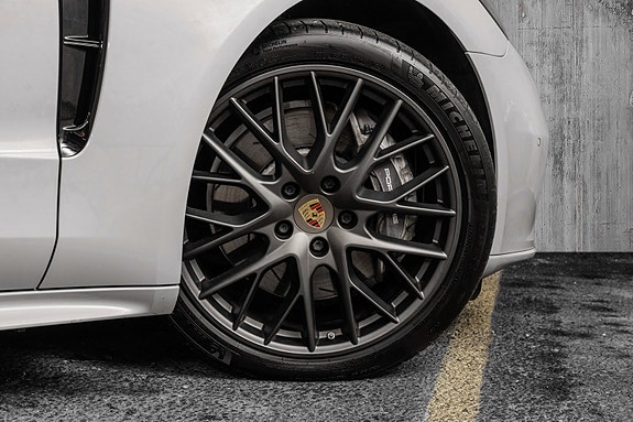 Porsche Panamera 4 8 of 30