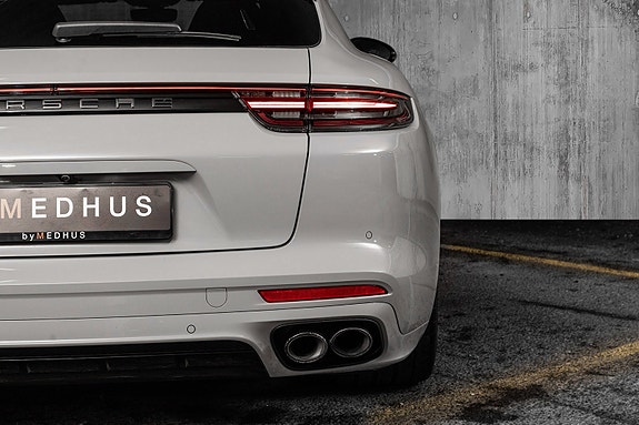 Porsche Panamera 4 10 of 30