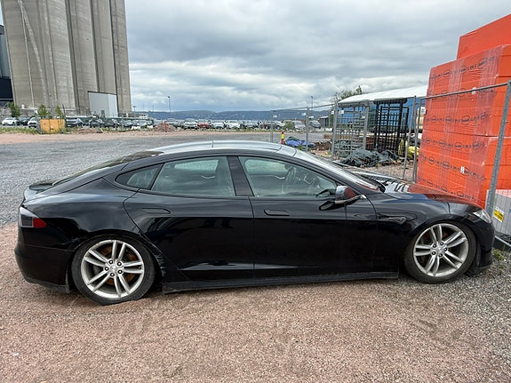 Tesla Model S 2 of 14