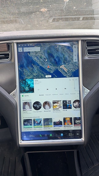 Tesla Model S 10 of 14