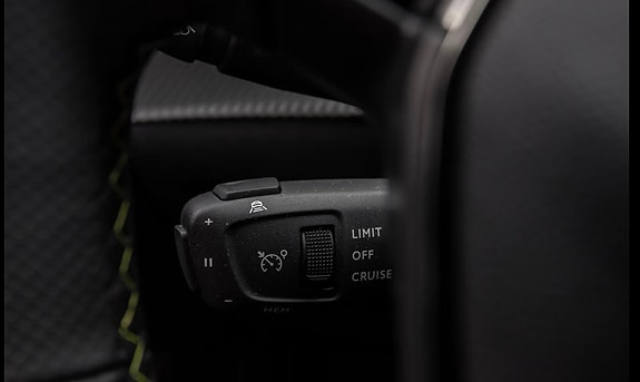 Peugeot e-2008 13 of 18