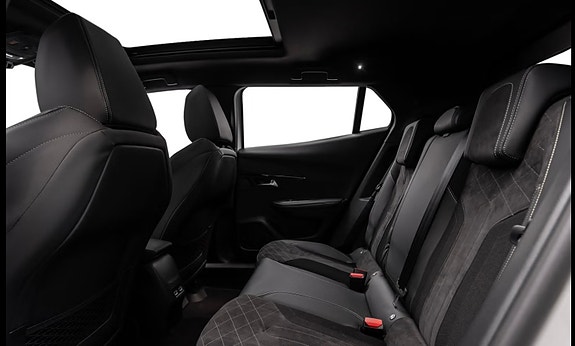 Peugeot e-2008 16 of 18