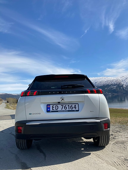 Peugeot e-2008 3 of 18