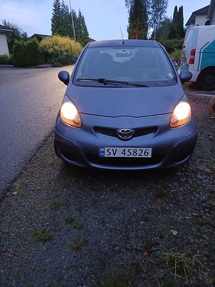 Toyota Aygo 2 of 13