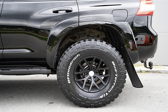 Toyota Land Cruiser 4 of 30