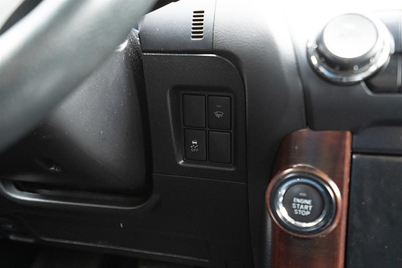 Toyota Land Cruiser 27 of 30