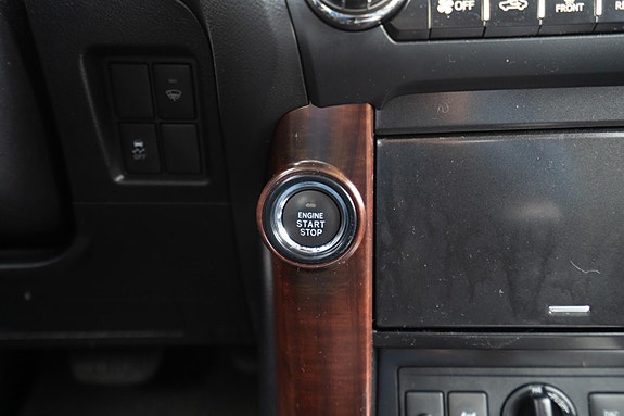 Toyota Land Cruiser 26 of 30