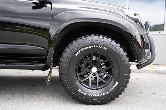 Toyota Land Cruiser 12 of 30