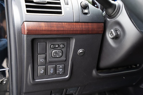 Toyota Land Cruiser 18 of 30
