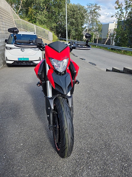 Ducati Hypermotard 4 of 30