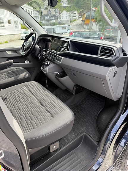 Volkswagen Caravelle 10 of 21