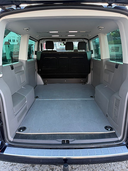 Volkswagen Caravelle 19 of 21