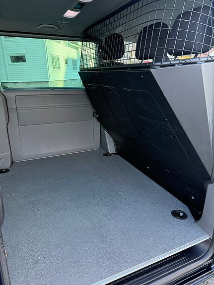 Volkswagen Caravelle 21 of 21