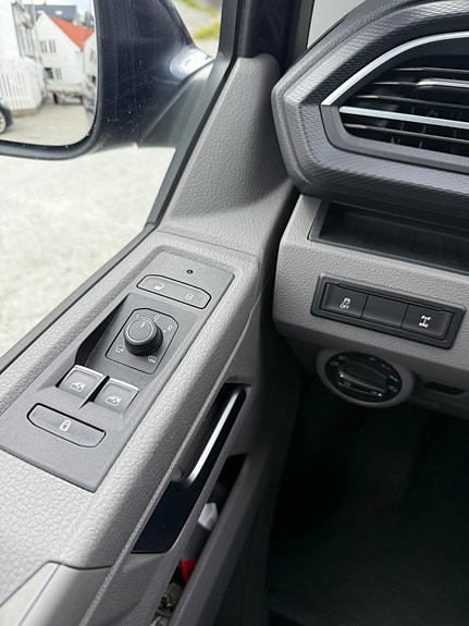 Volkswagen Caravelle 14 of 21