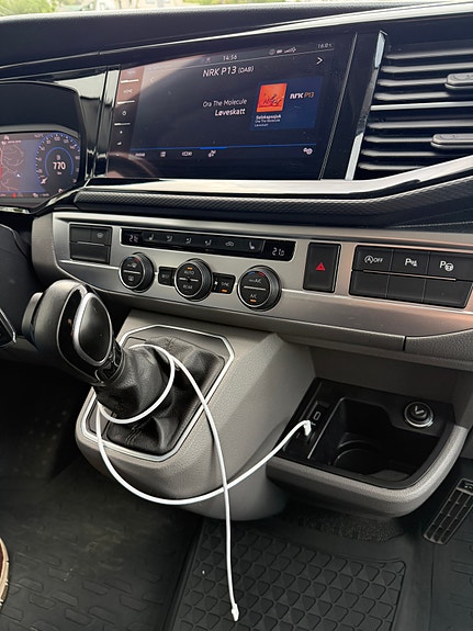 Volkswagen Caravelle 13 of 21
