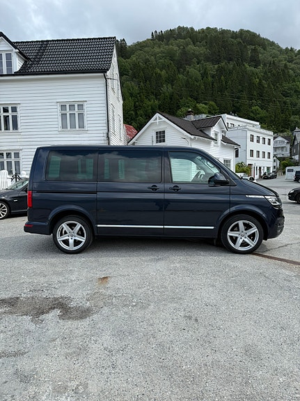 Volkswagen Caravelle 8 of 21