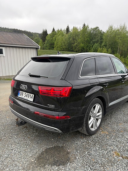 Audi Q7 4 of 13