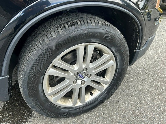 Volvo XC90 10 of 17