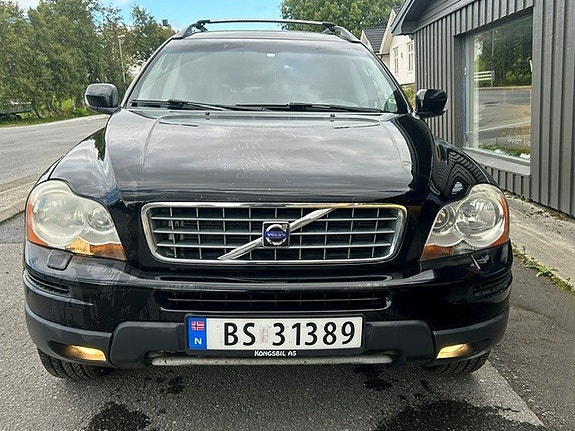Volvo XC90 2 of 17