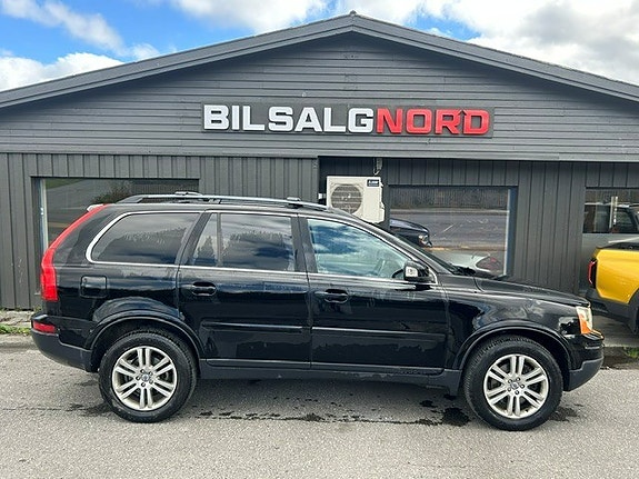Volvo XC90 3 of 17